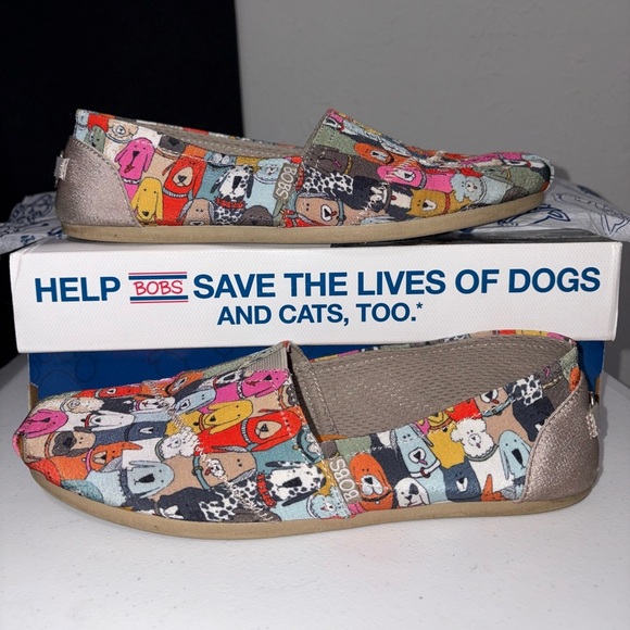 BOBS SKECHERS Women’s Plush Wag Canvas Party Flat Sz 9 Multi Dog Print - Picture 1 of 9